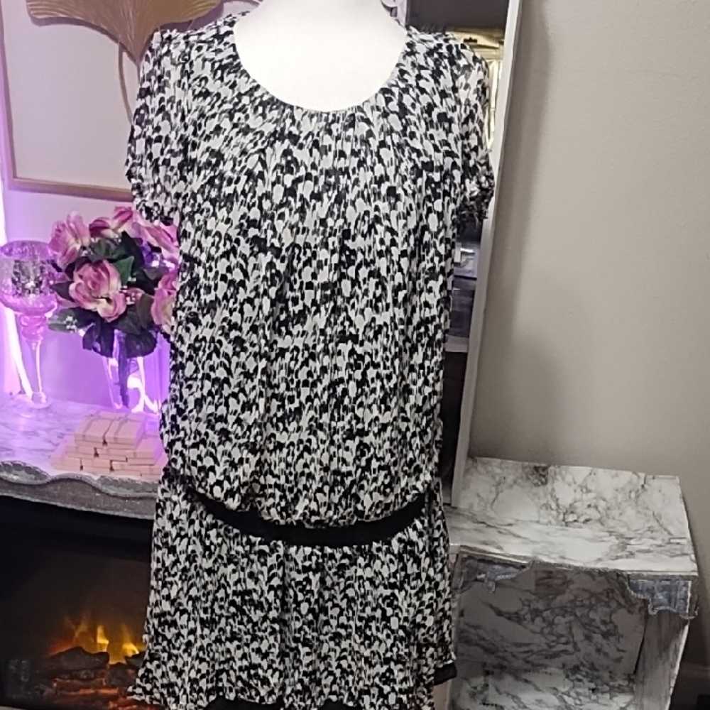 Black & White Printed Mini Skirt with Elastic Waist